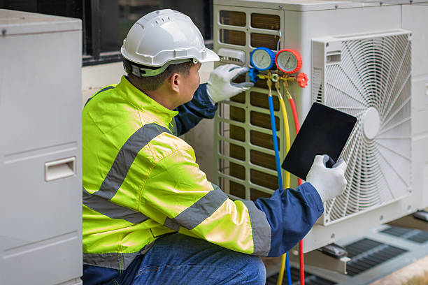 Professional Hvac technician working in Columbiaville, MI